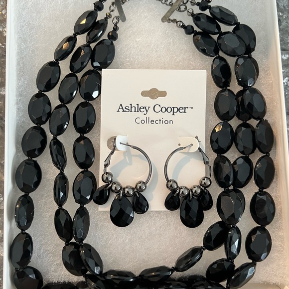 NWT Ashley Cooper Necklace and Earrings Set - Picture 4 of 5